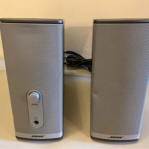 Bose Companion 2 Series II Computer Speakers - Picture 2 of 7